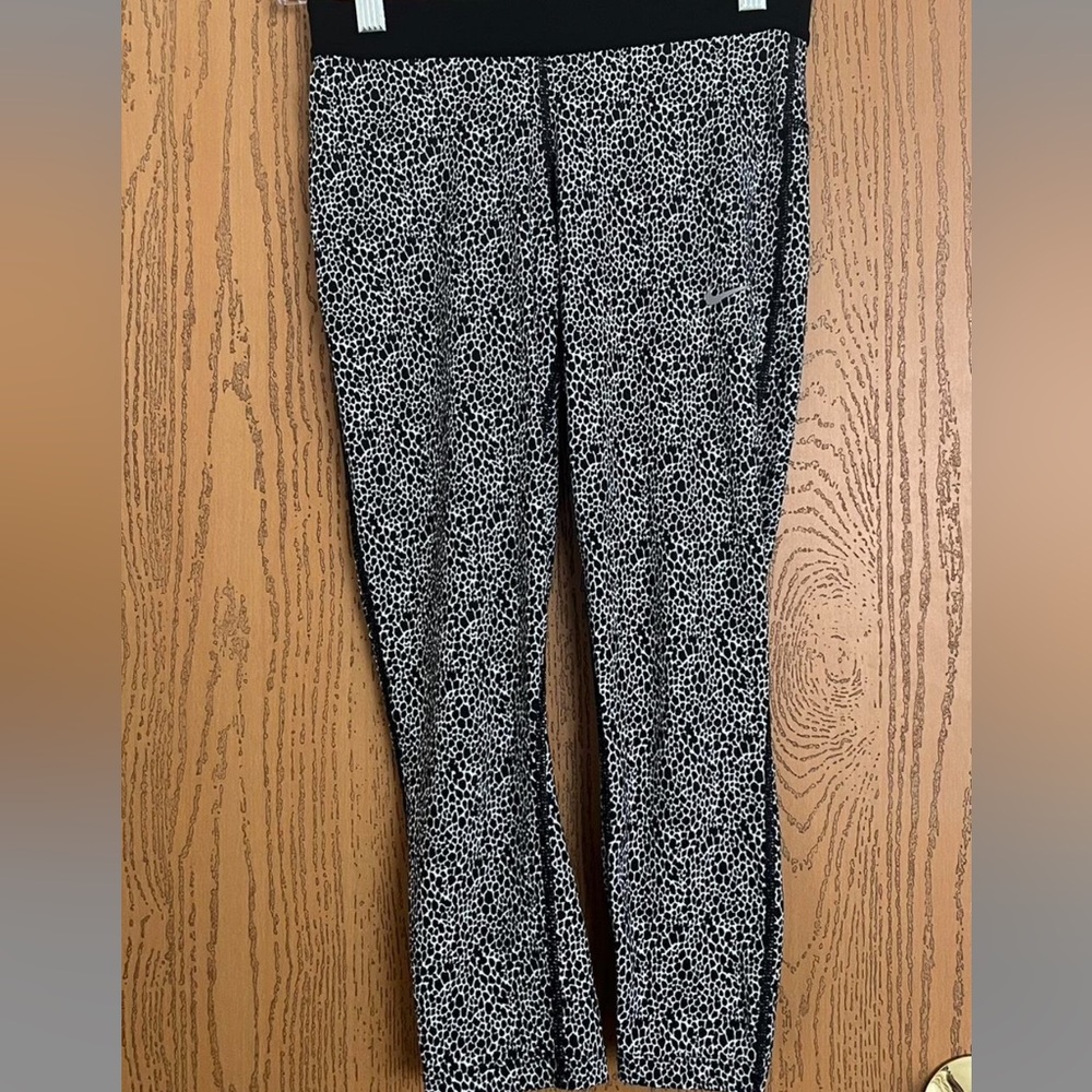 XS Cropped Nike Leggings